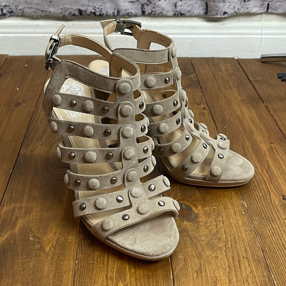 Vince Camuto size 7.5M Soraya nude tan suede heels